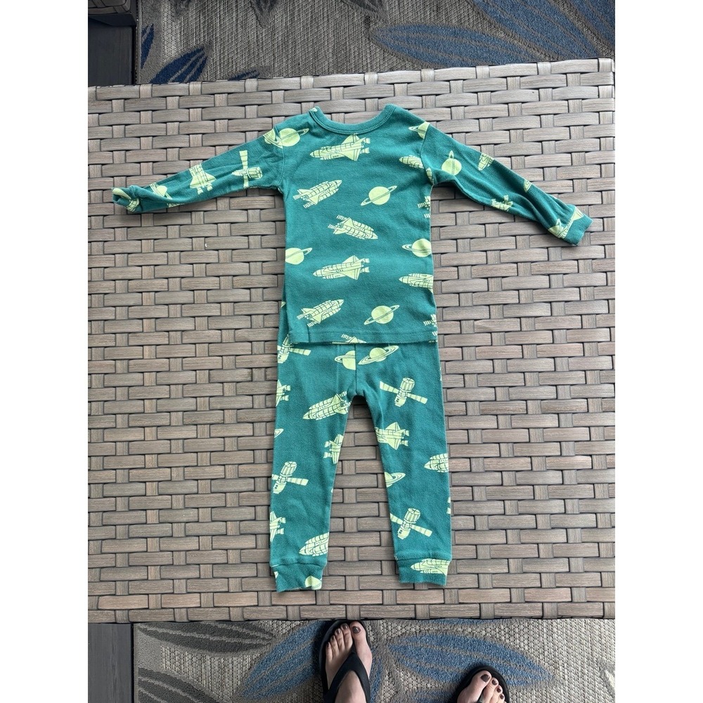 babyGap‎ 100% Organic Cotton Space PJ Set Size 2 Glow in the Dark Green